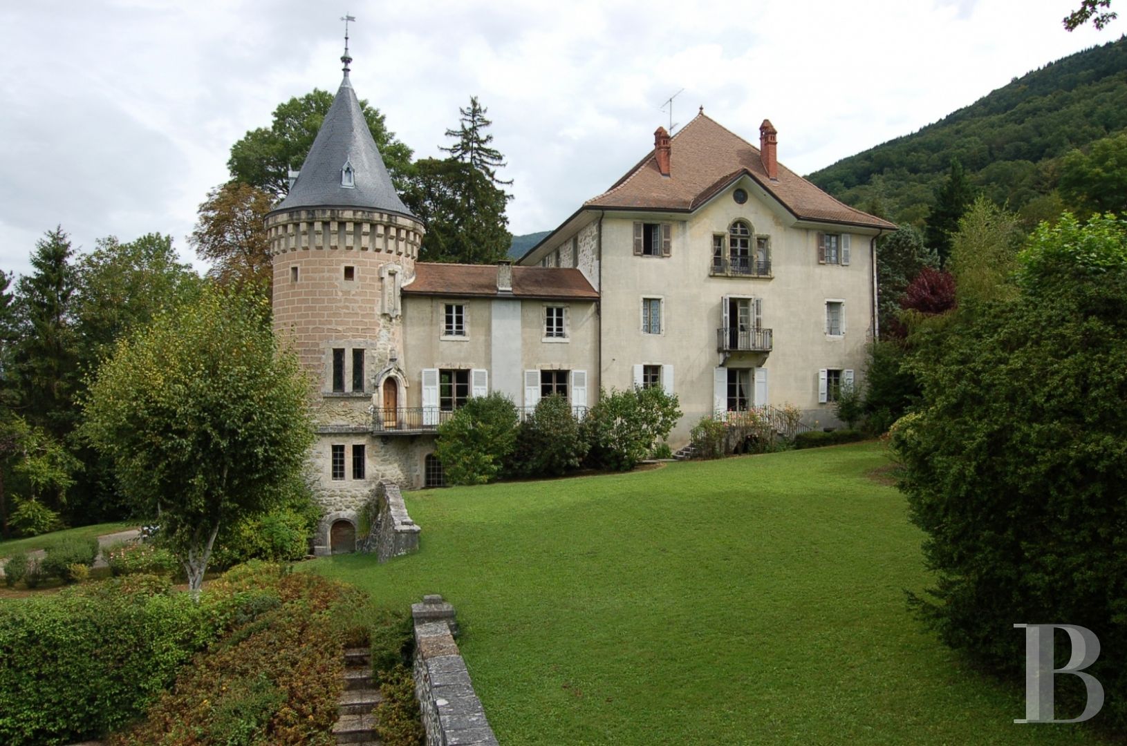 Immobilier suisse : un château au prix d'un appartement